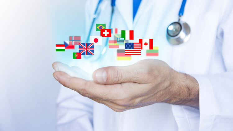 Sprachen patienten arztpraxis empfang behandlung Adobe Stock 235119880