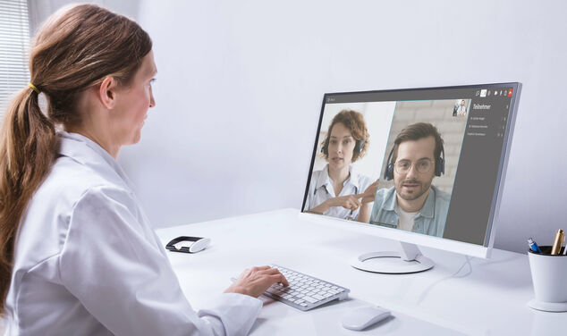 Samedi Videosprechstunde Arzt in Praxis