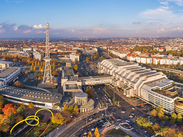 Das Messegebäude und der Berliner Funkturm aus der Vogelperspektive